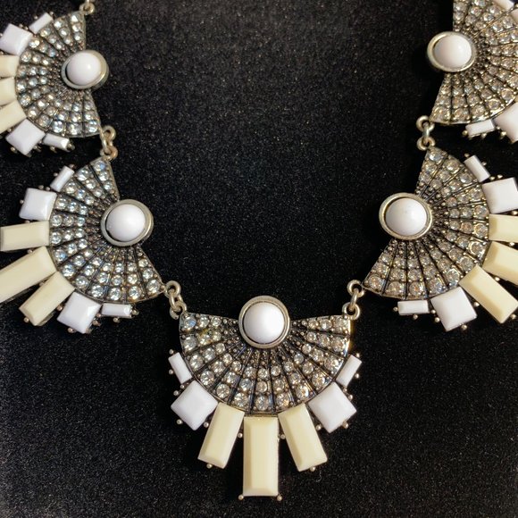 Park Lane Vanilla Necklace | Vanilla Collar - Picture 3 of 3